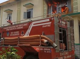 Kebakaran Landa Ponpes Al Hikmah Jombang, Ruang Laboratorium hingga Gudang di Lantai Dua-Tiga Terbakar